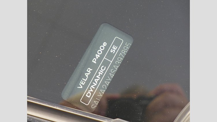 2024 認定中古車 Land Rover Range Rover Velar オストゥーニパールホワイト P400eプラグインハイブリッド（ガソリン） スタンダードホイールベース Dynamic SE
