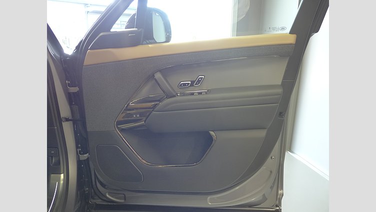 2025 認定中古車 Land Rover Range Rover Sport アイガーグレイ D300マイルドハイブリッド スタンダードホイールベース Dynamic SE