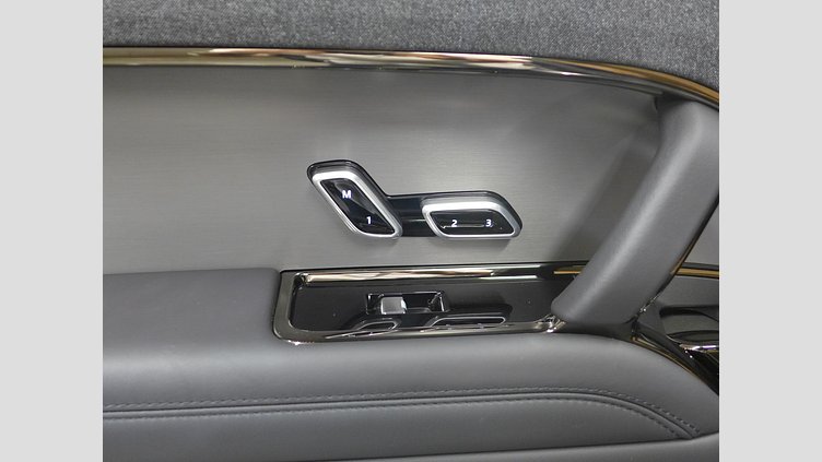 2025 認定中古車 Land Rover Range Rover Sport アイガーグレイ D300マイルドハイブリッド スタンダードホイールベース Dynamic SE