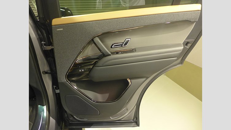 2025 認定中古車 Land Rover Range Rover Sport アイガーグレイ D300マイルドハイブリッド スタンダードホイールベース Dynamic SE