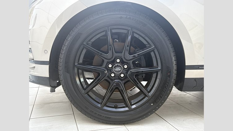 2025 認定中古車 Land Rover Range Rover Velar バトゥミゴールド D200マイルドハイブリッド（ディーゼル） スタンダードホイールベース Autobiography