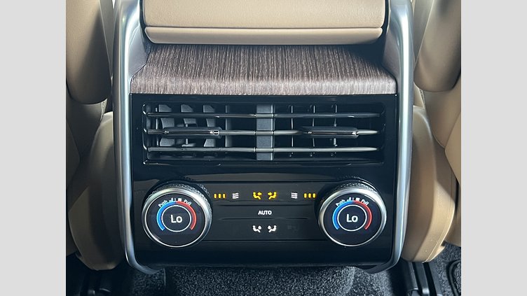 2025 認定中古車 Land Rover Range Rover Ostuni Pearl White 3.0 litre i6D​ SWB D350 SE