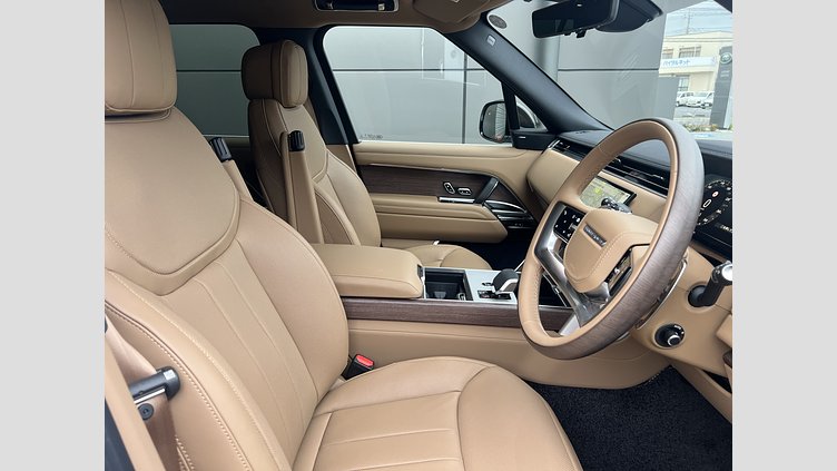 2025 認定中古車 Land Rover Range Rover Ostuni Pearl White 3.0 litre i6D​ SWB D350 SE