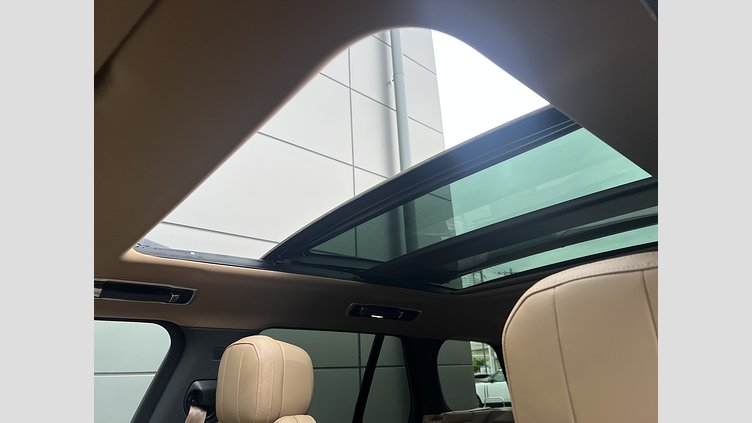 2025 認定中古車 Land Rover Range Rover Ostuni Pearl White 3.0 litre i6D​ SWB D350 SE