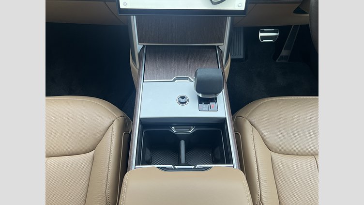 2025 認定中古車 Land Rover Range Rover Ostuni Pearl White 3.0 litre i6D​ SWB D350 SE