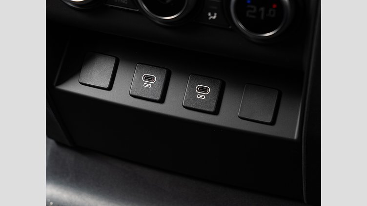 2025 認定中古車 Land Rover Defender 110 カルパチアングレイ D350 ディーゼルマイルドハイブリッド X-DYNAMIC HSE D350 エアサスペンション