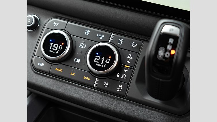 2025 認定中古車 Land Rover Defender 110 カルパチアングレイ D350 ディーゼルマイルドハイブリッド X-DYNAMIC HSE D350 エアサスペンション