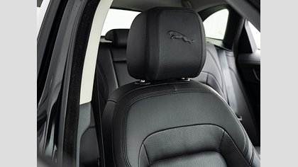 F-Pace 21