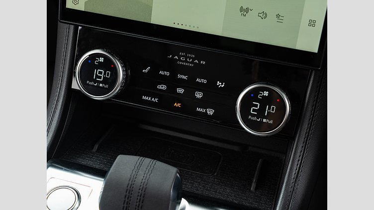 2022 認定中古車 Jaguar F-Pace サントリーニブラック D200 AWD（オートマチック）MHEV S　D200