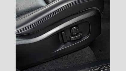 F-Pace 18