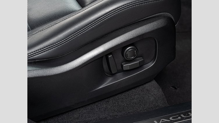 2022 認定中古車 Jaguar F-Pace サントリーニブラック D200 AWD（オートマチック）MHEV S　D200