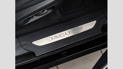 F-Pace 17