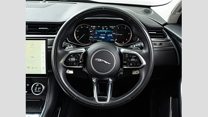 F-Pace 11