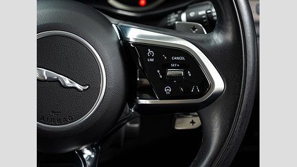 F-Pace 13