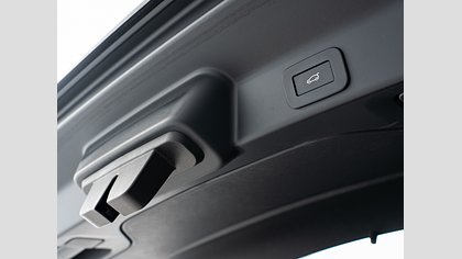F-Pace 38