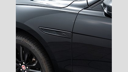 F-Pace 42