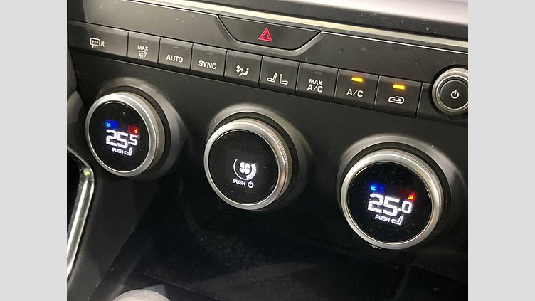 2017 認定中古車 Jaguar E-Pace ユーロン ホワイト P250 オートマチック全輪駆動 S