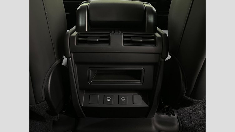 2025 認定中古車 Land Rover Defender 110 フジホワイト D350 ディーゼルマイルドハイブリッド S