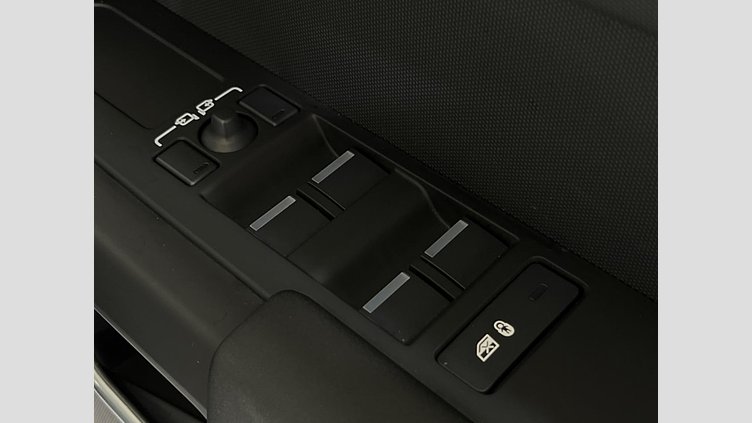 2025 認定中古車 Land Rover Defender 110 フジホワイト D350 ディーゼルマイルドハイブリッド S