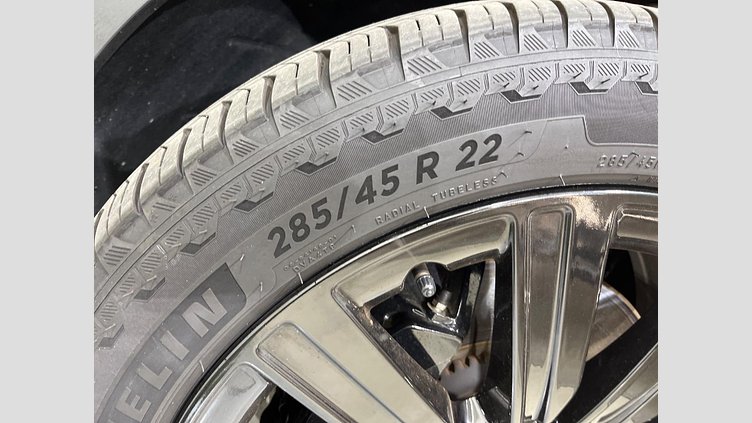 2024 認定中古車 Land Rover Range Rover カルパチアングレイ P550 AWD PHEV（AT） スタンダードホイールベース Autobiography