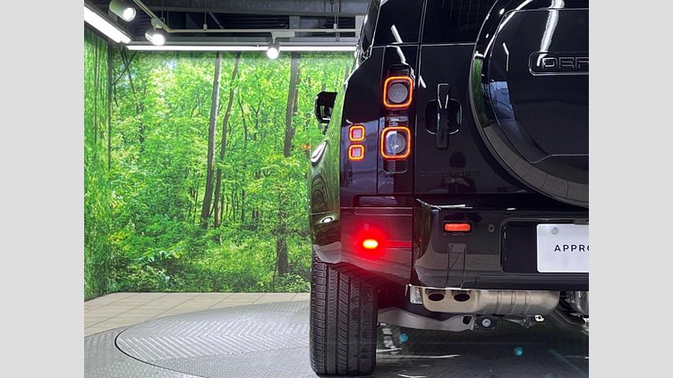 2023 認定中古車 Land Rover Defender 110 サントリーニブラック D300 AWD（AT） X