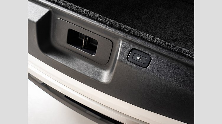 2023 認定中古車 Land Rover Range Rover Sport オストゥーニパールホワイト D300 AWD MHEV（AT） スタンダードホイールベース AUTOBIOGRAPHY