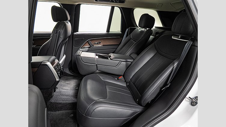2023 認定中古車 Land Rover Range Rover Sport オストゥーニパールホワイト D300 AWD MHEV（AT） スタンダードホイールベース AUTOBIOGRAPHY