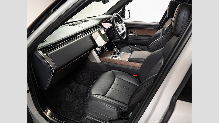 2023 認定中古車 Land Rover Range Rover Sport オストゥーニパールホワイト D300 AWD MHEV（AT） スタンダードホイールベース AUTOBIOGRAPHY