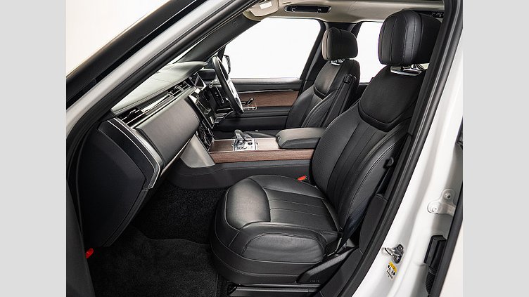2023 認定中古車 Land Rover Range Rover Sport オストゥーニパールホワイト D300 AWD MHEV（AT） スタンダードホイールベース AUTOBIOGRAPHY