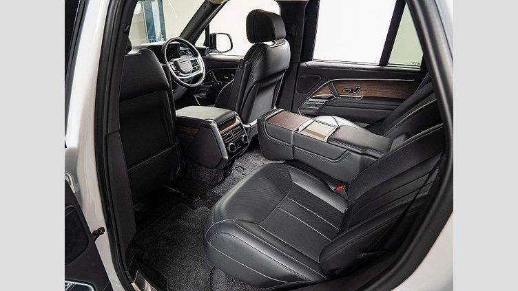 2023 認定中古車 Land Rover Range Rover Sport オストゥーニパールホワイト D300 AWD MHEV（AT） スタンダードホイールベース AUTOBIOGRAPHY