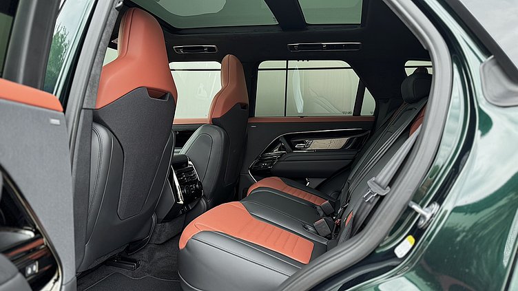 2026 Nowy Land Rover Range Rover Sport British Racing Green in Gloss Finish 4.4 litre V8P​ 635KM SV