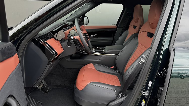 2026 Nowy Land Rover Range Rover Sport British Racing Green in Gloss Finish 4.4 litre V8P​ 635KM SV