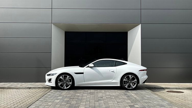 2024 SKLADOVÉ VOZIDLÁ Jaguar F-Type Fuji White 2.0 I4 300k RWD Coupe R-Dynamic