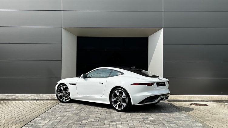 2024 SKLADOVÉ VOZIDLÁ Jaguar F-Type Fuji White 2.0 I4 300k RWD Coupe R-Dynamic