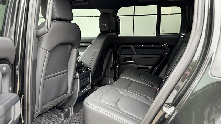 2026 Nowy Land Rover Defender 110 Santorini Black D250 MHEV z silnikiem wysokoprężnym X-Dynamic SE
