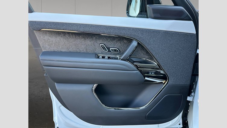 2024 Approved Land Rover Range Rover Sport Fuji White 3.0 litre i6 PHEV​ AUTOBIOGRAPHY
