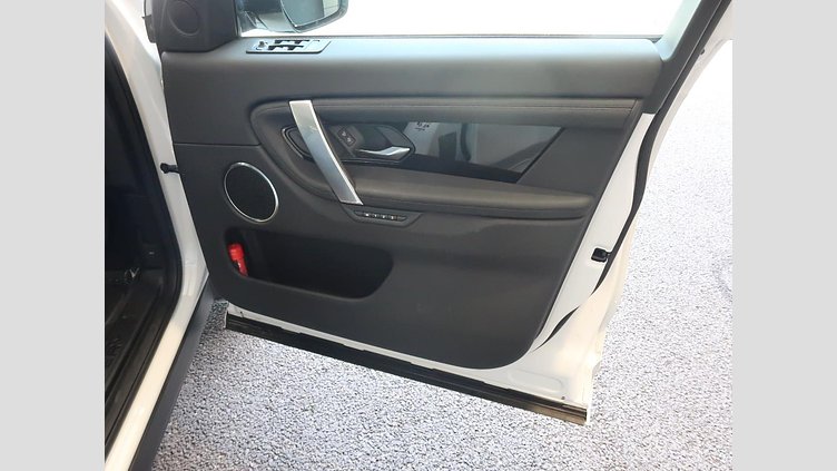 2024 認定中古車 Land Rover Discovery Sport フジホワイト D200マイルドハイブリッド（ディーゼル） 標準ホイール S