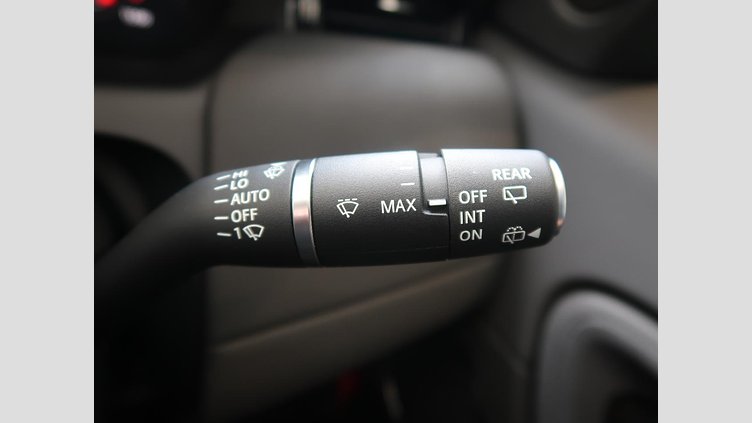 2024 認定中古車 Land Rover Discovery Sport フジホワイト D200マイルドハイブリッド（ディーゼル） 標準ホイール S