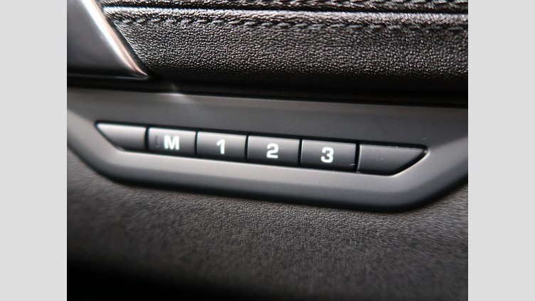 2024 認定中古車 Land Rover Discovery Sport フジホワイト D200マイルドハイブリッド（ディーゼル） 標準ホイール S