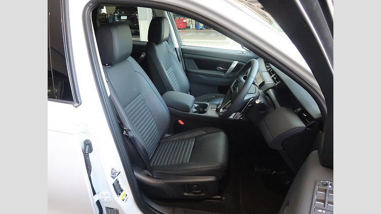 2024 認定中古車 Land Rover Discovery Sport フジホワイト D200マイルドハイブリッド（ディーゼル） 標準ホイール S