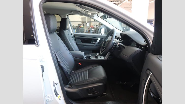 2024 認定中古車 Land Rover Discovery Sport フジホワイト D200マイルドハイブリッド（ディーゼル） 標準ホイール S