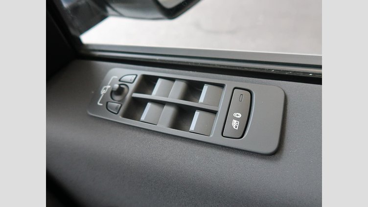 2024 認定中古車 Land Rover Discovery Sport フジホワイト D200マイルドハイブリッド（ディーゼル） 標準ホイール S