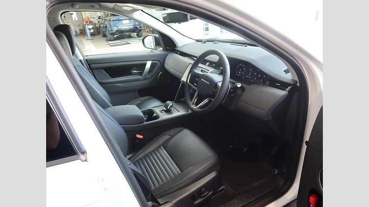 2024 認定中古車 Land Rover Discovery Sport フジホワイト D200マイルドハイブリッド（ディーゼル） 標準ホイール S