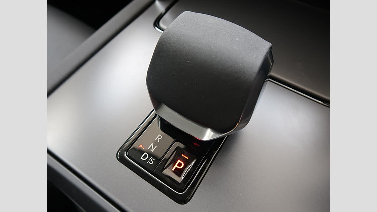 2024 認定中古車 Land Rover Discovery Sport フジホワイト D200マイルドハイブリッド（ディーゼル） 標準ホイール S