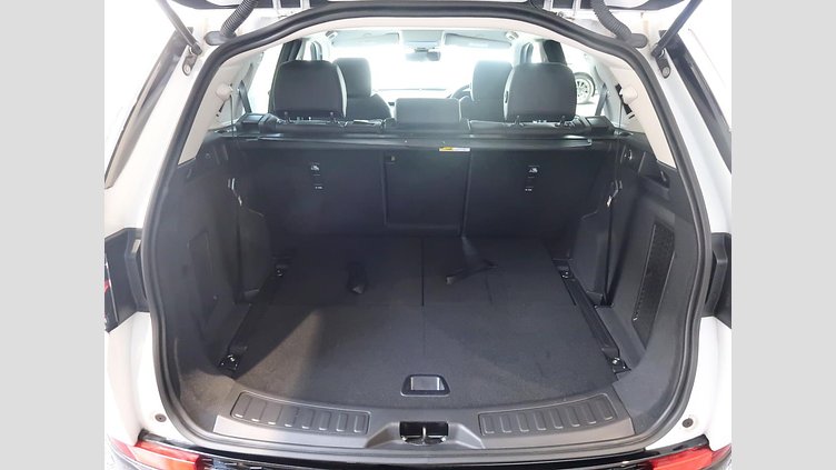 2024 認定中古車 Land Rover Discovery Sport フジホワイト D200マイルドハイブリッド（ディーゼル） 標準ホイール S