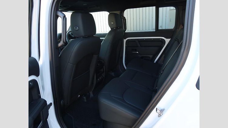 2025 認定中古車 Land Rover Defender 110 フジホワイト D350 ディーゼルマイルドハイブリッド X-Dynamic SE