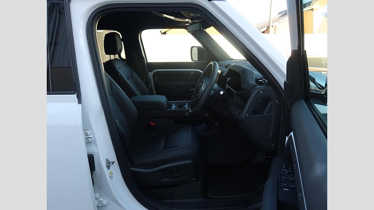 2025 認定中古車 Land Rover Defender 110 フジホワイト D350 ディーゼルマイルドハイブリッド X-Dynamic SE