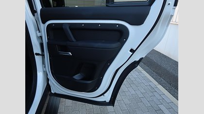 Defender 110 42