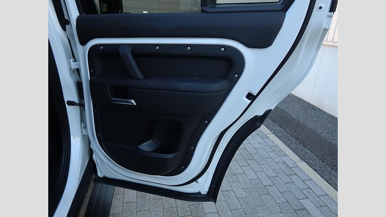 2025 認定中古車 Land Rover Defender 110 フジホワイト D350 ディーゼルマイルドハイブリッド X-Dynamic SE