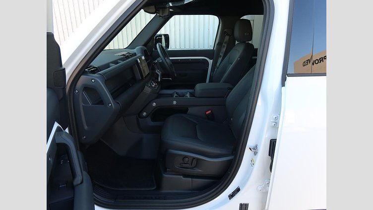 2025 認定中古車 Land Rover Defender 110 フジホワイト D350 ディーゼルマイルドハイブリッド X-Dynamic SE